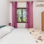 Schoene Erdgeschosswohnung Mit Sonnenterrasse By Interhome Lejlighed