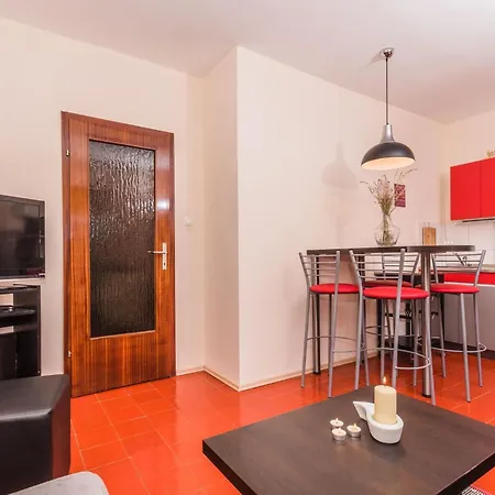 Schoene Erdgeschosswohnung Mit Sonnenterrasse By Interhome * Dramalj