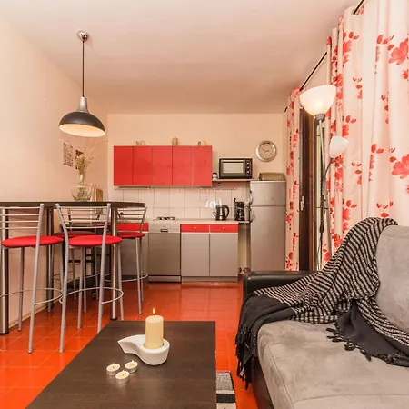Schoene Erdgeschosswohnung Mit Sonnenterrasse By Interhome Apartman