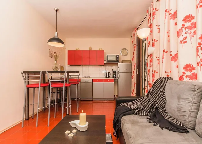 Schoene Erdgeschosswohnung Mit Sonnenterrasse By Interhome Apartman