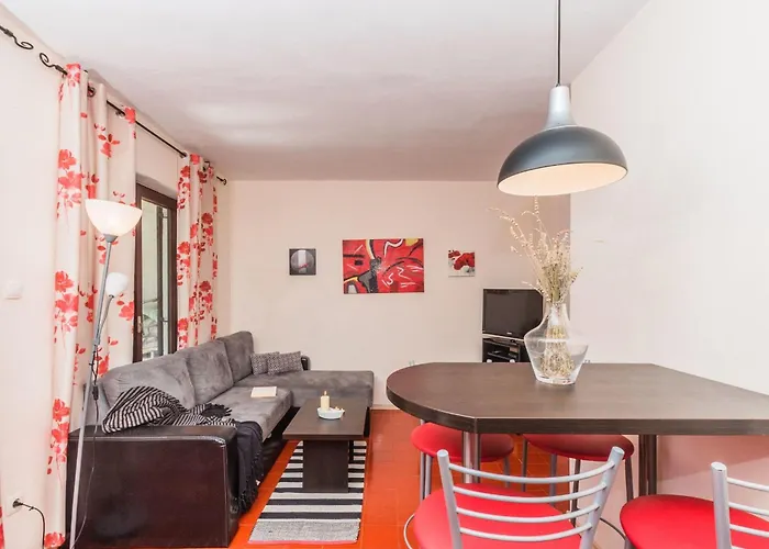 Schoene Erdgeschosswohnung Mit Sonnenterrasse By Interhome Apartman *