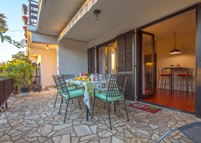 Schoene Erdgeschosswohnung Mit Sonnenterrasse By Interhome Apartman Dramalj