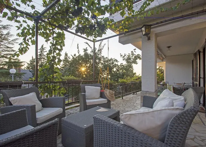 Schoene Erdgeschosswohnung Mit Sonnenterrasse By Interhome *