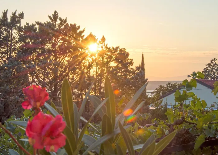 Schoene Erdgeschosswohnung Mit Sonnenterrasse By Interhome * Dramalj