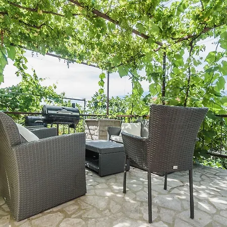 Apartmán Schoene Erdgeschosswohnung Mit Sonnenterrasse By Interhome