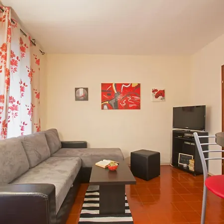 Schoene Erdgeschosswohnung Mit Sonnenterrasse By Interhome Appartement