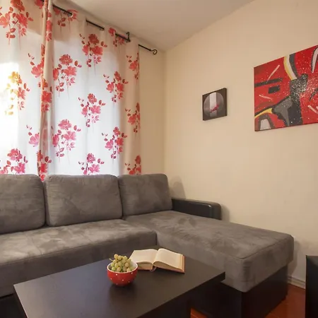Schoene Erdgeschosswohnung Mit Sonnenterrasse By Interhome Appartement *