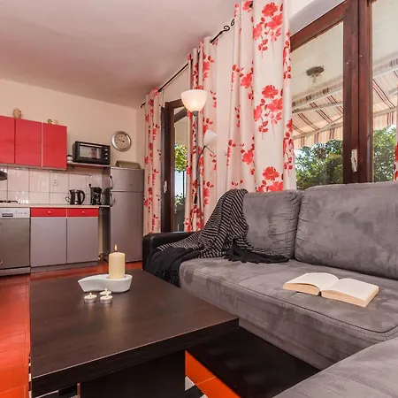 Apartmán Schoene Erdgeschosswohnung Mit Sonnenterrasse By Interhome Dramalj