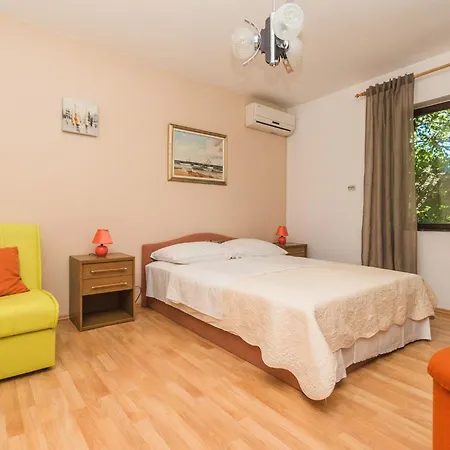 Schoene Erdgeschosswohnung Mit Sonnenterrasse By Interhome Apartamento