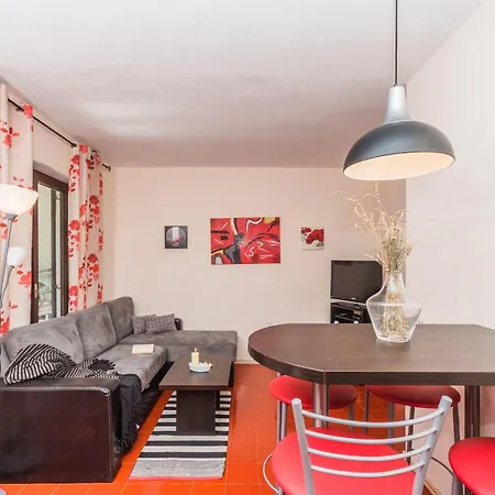 Schoene Erdgeschosswohnung Mit Sonnenterrasse By Interhome Apartamento *