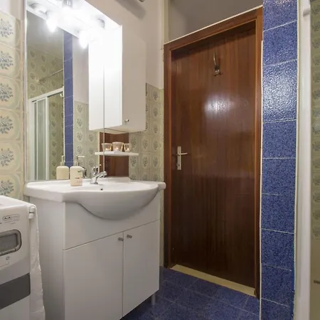 Schoene Erdgeschosswohnung Mit Sonnenterrasse By Interhome Apartamento Dramalj