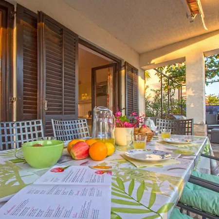 Apartamento Schoene Erdgeschosswohnung Mit Sonnenterrasse By Interhome