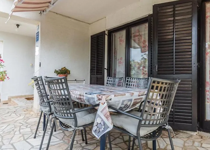 Appartamento Schoene Erdgeschosswohnung Mit Sonnenterrasse By Interhome