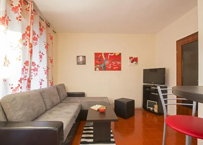 Schoene Erdgeschosswohnung Mit Sonnenterrasse By Interhome Apartmán