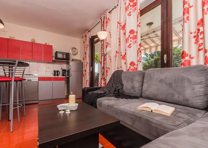 Apartmán Schoene Erdgeschosswohnung Mit Sonnenterrasse By Interhome Dramalj