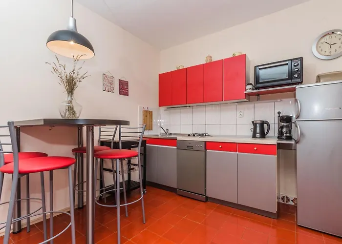 Schoene Erdgeschosswohnung Mit Sonnenterrasse By Interhome Apartmán Dramalj