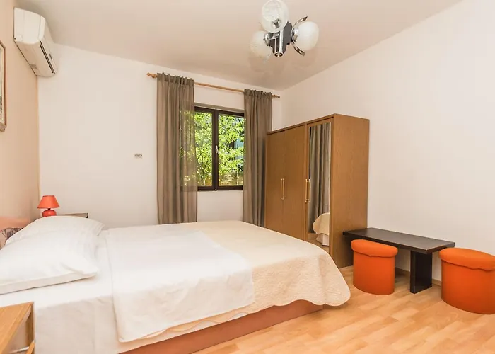 Schoene Erdgeschosswohnung Mit Sonnenterrasse By Interhome