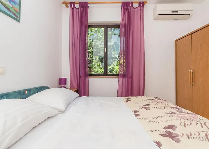 Schoene Erdgeschosswohnung Mit Sonnenterrasse By Interhome Appartamento