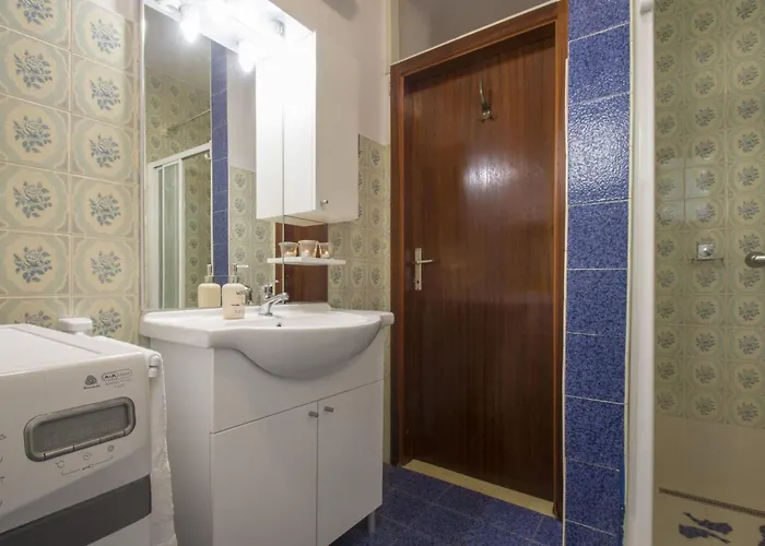 Schoene Erdgeschosswohnung Mit Sonnenterrasse By Interhome Appartamento Dramalj