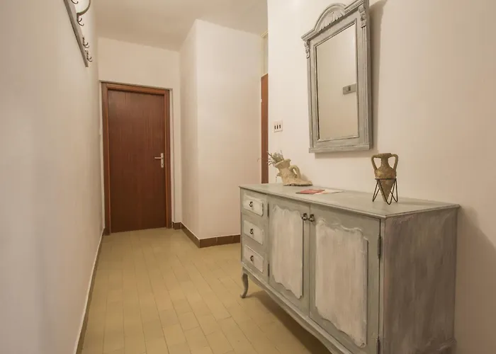 Schoene Erdgeschosswohnung Mit Sonnenterrasse By Interhome Appartamento