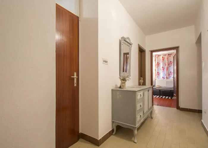 Schoene Erdgeschosswohnung Mit Sonnenterrasse By Interhome * Dramalj